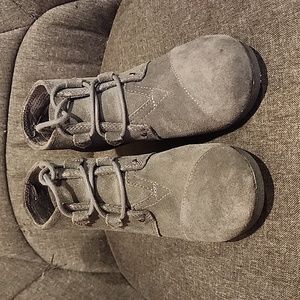 Like New Tom's Grey Suede Wedge Ankle Boots Sz 7.5 Women's